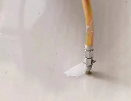 宝塔瓷砖空鼓维修公司专业解答在瓷砖铺贴过程中，如果使用的砂料过粗（如全部使用了粗砂），可能会导致以下问题